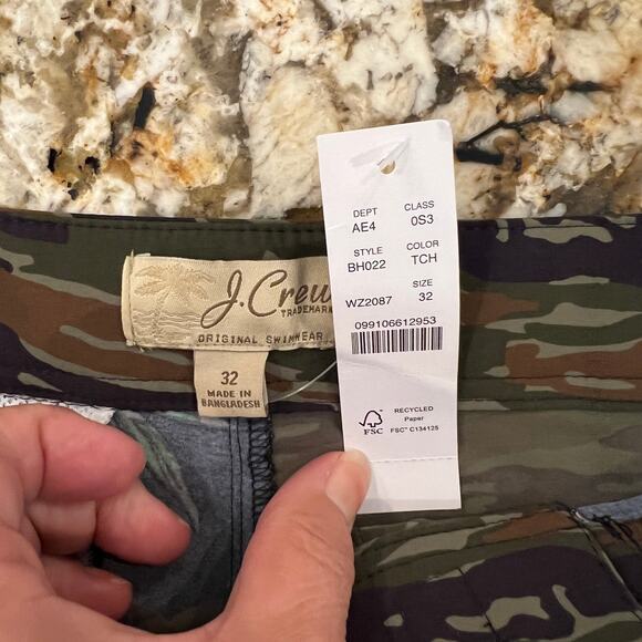 NWT J. Crew Men's Green Camo/Floral Print 7" Breaker Stretch Board Shorts -SZ 32 - Picture 8 of 10